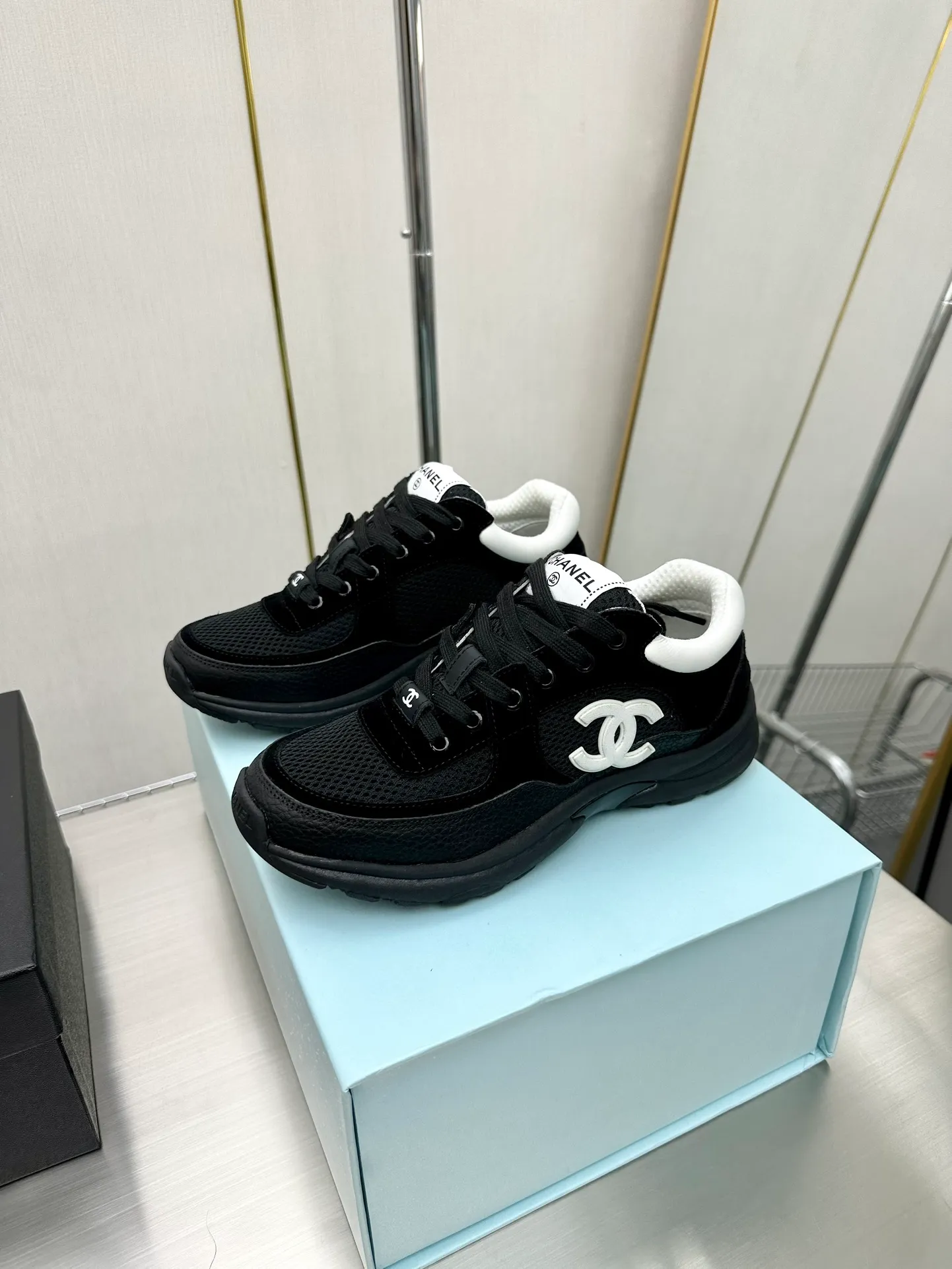 👟👟Ex-factory price 480👟👟 Women's Shoes Women's Clothing Women's Shoes Women's Clothing Women's Shoes Women's Clothing Women's Shoes Women's Clothing Chanel Chanel - 2023 Counter Top Casual Sports Shoes This classic design; the upper is electro-embroidered with a variety of craftsmanship; the outsole is fashionable and sporty; the unusual inclusion of a variety of color elements... The diversified mix and match is very beautiful and versatile, and can be used for leisure, fashion, sports, and outdoor... ꫛꫀꪝ Go➫ Material: ❶Upper is made of: original imported mercerized velvet + double-layer breathable mesh ❷Inside is made of: original imported breathable mesh ❸Outsole is based on: original T👟👟factory price U combination outsole. Counter boutique packaging complete set for women 35–41 and men 38-46